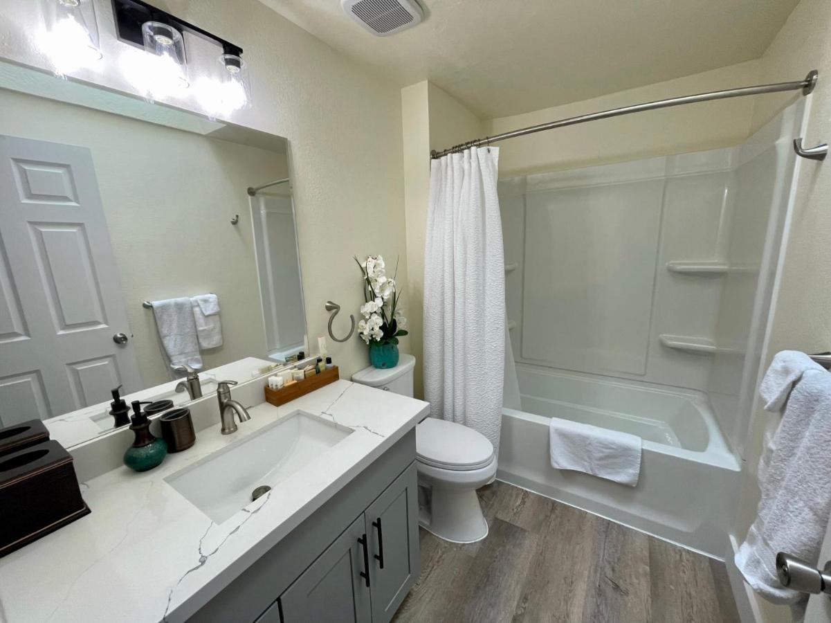 Tacoma 2 Bedrooms 1 Baths Sleep 5 With Compact Kitchen Eksteriør bilde